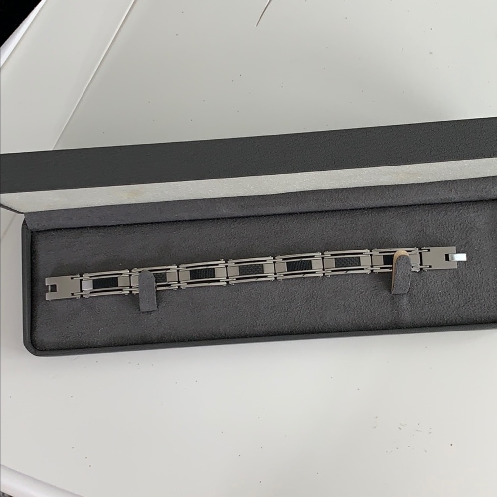 Men’s Chisel Stainless Steel bracelet -new
